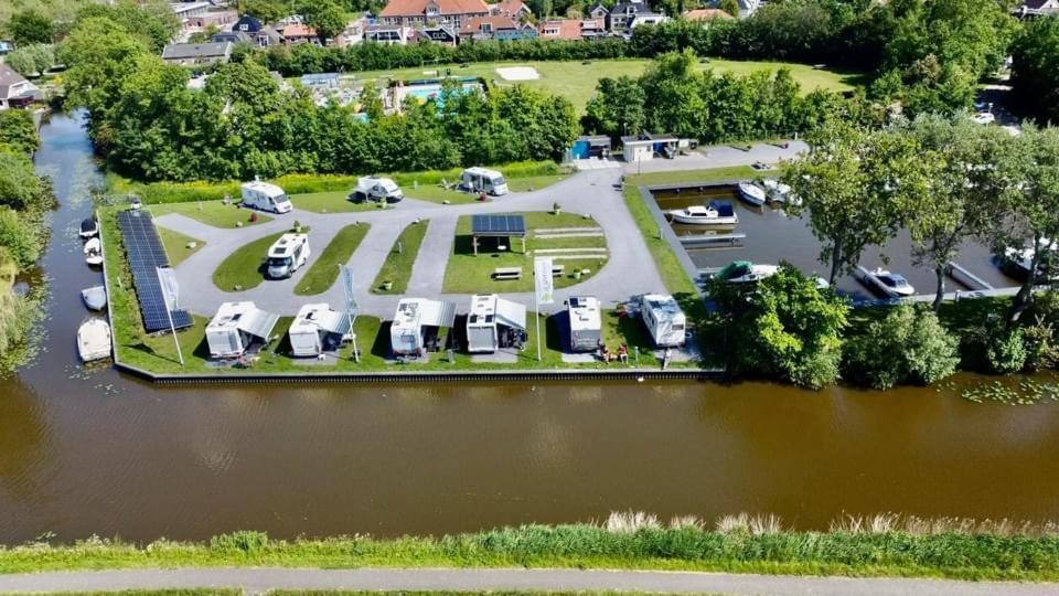 Villa Tiny House Aan Het Water Op De Appelhof Wommels Exterior foto