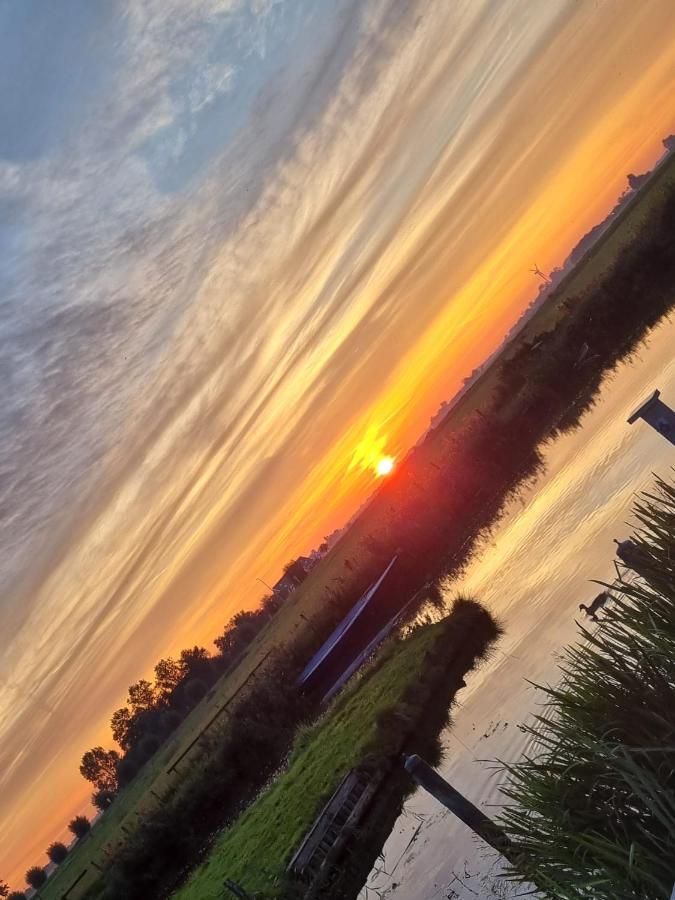 Villa Tiny House Aan Het Water Op De Appelhof Wommels Exterior foto