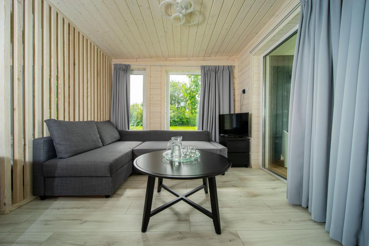 Villa Tiny House Aan Het Water Op De Appelhof Wommels Exterior foto